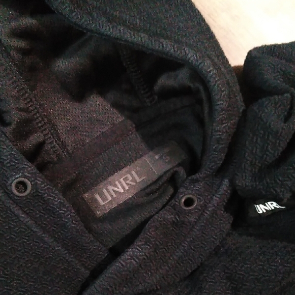 UNRL Men's Black Elevation Hoodie - Picture 3 of 6